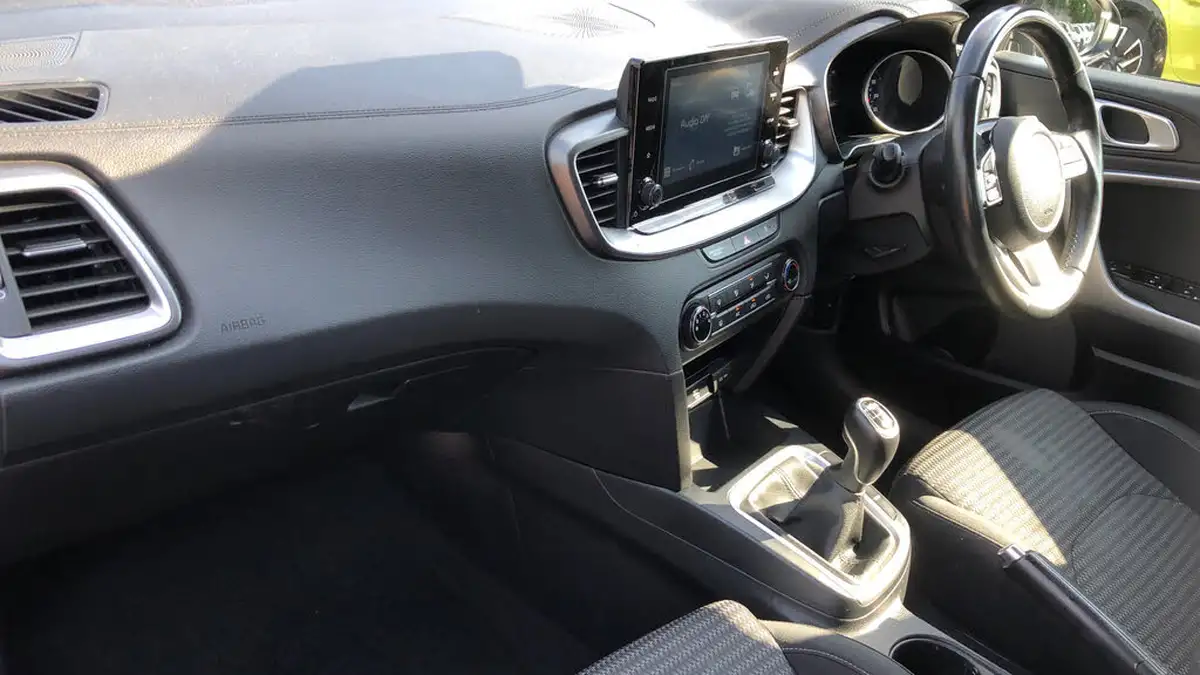 2022-kia-xceed-10-t-gdi-2-big-11