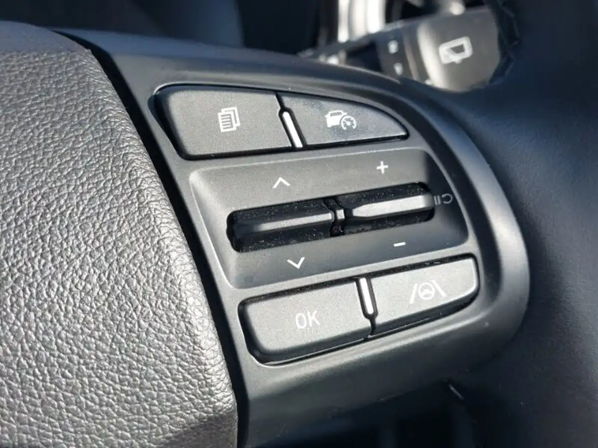 2024-hyundai-i10-10-premium-63ps-auto-big-18