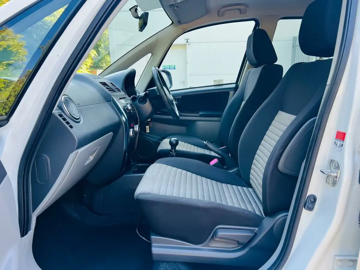 2011-suzuki-sx4-16-sz5-big-35