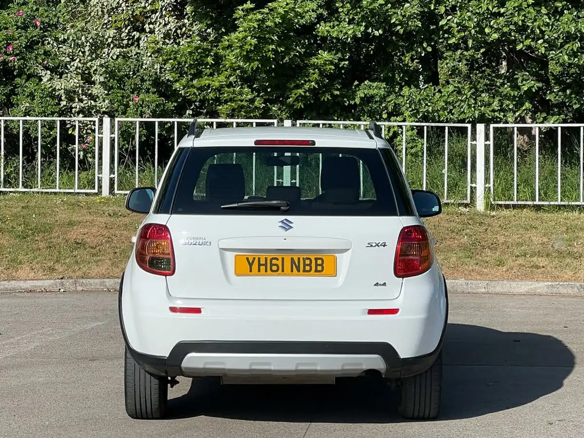 2011-suzuki-sx4-16-sz5-big-11