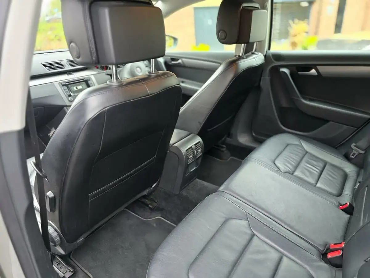 2014-volkswagen-passat-20tdi-executive-140ps-ss-estate-5d-dsg-big-47