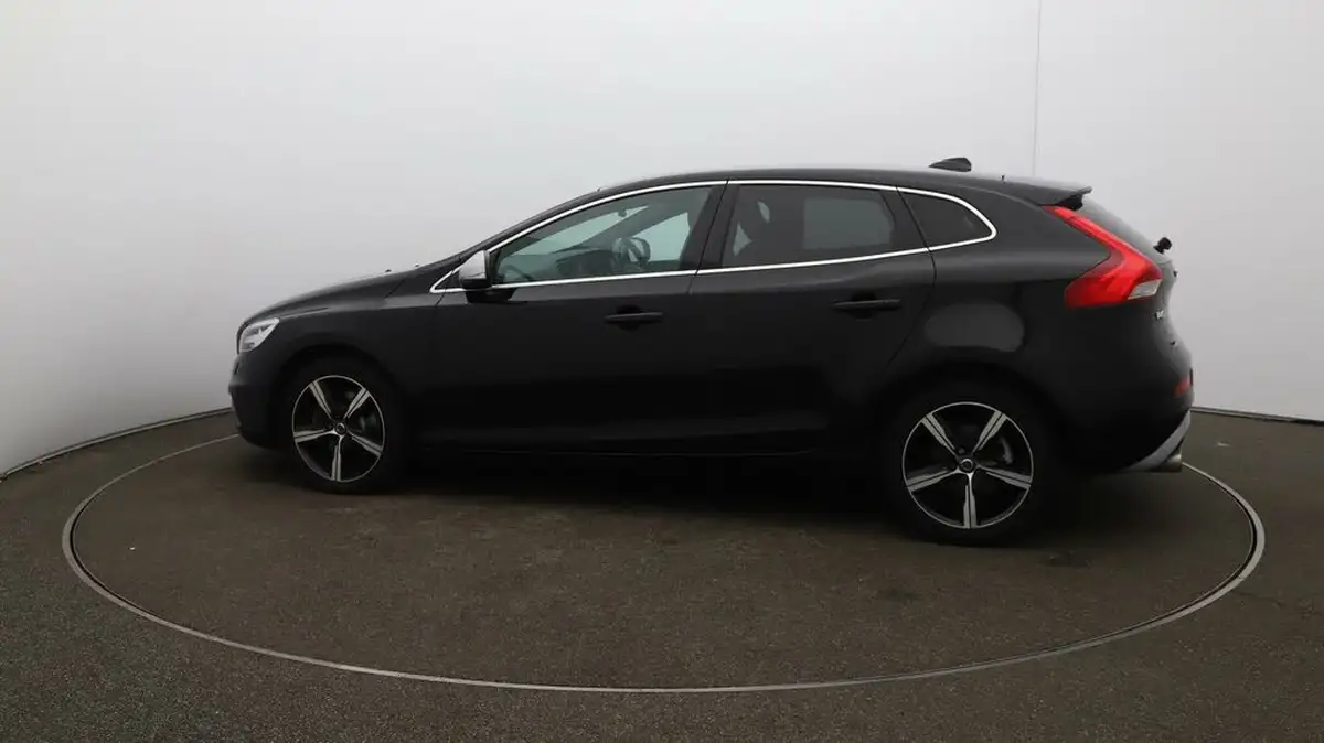 2019-volvo-v40-20-t2-r-design-edition-big-57