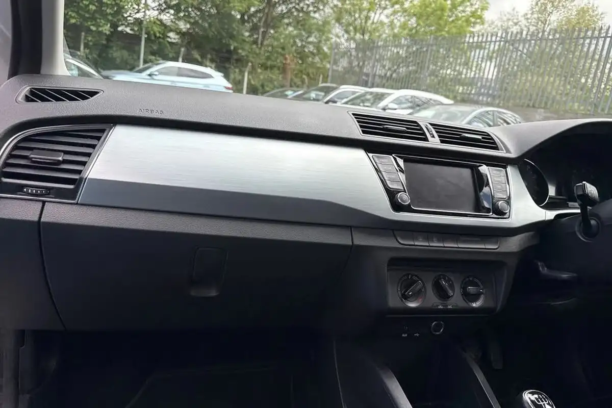 2018-skoda-fabia-10-tsi-se-95ps-ss-hatchback-big-19