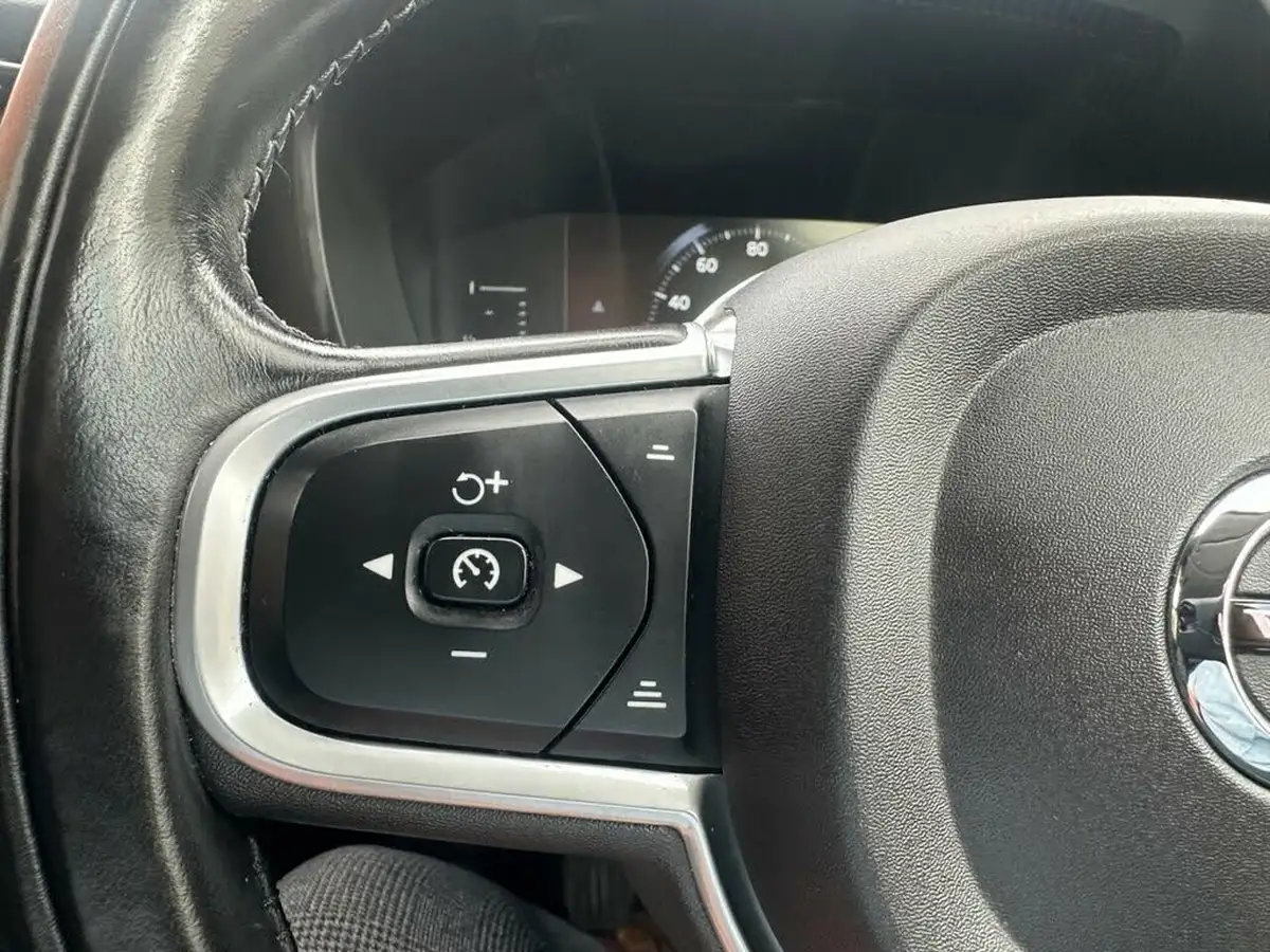 2018-volvo-xc60-20td-d4-momentum-4x4-big-39