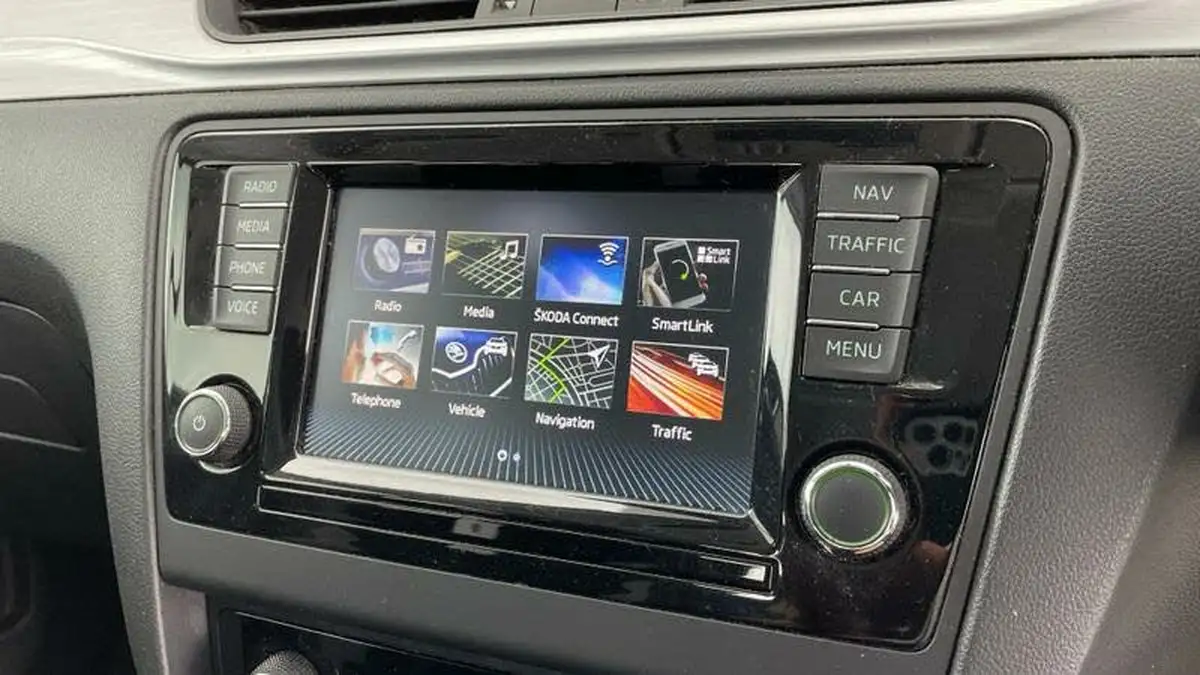 2018-skoda-rapid-spaceback-10-tsi-se-tech-109ps-big-17