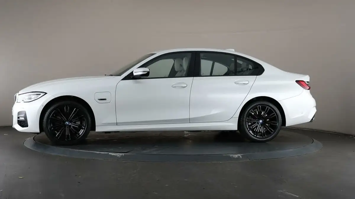 2022-bmw-3-series-20-330e-m-sport-pro-pack-saloon-4d-big-38