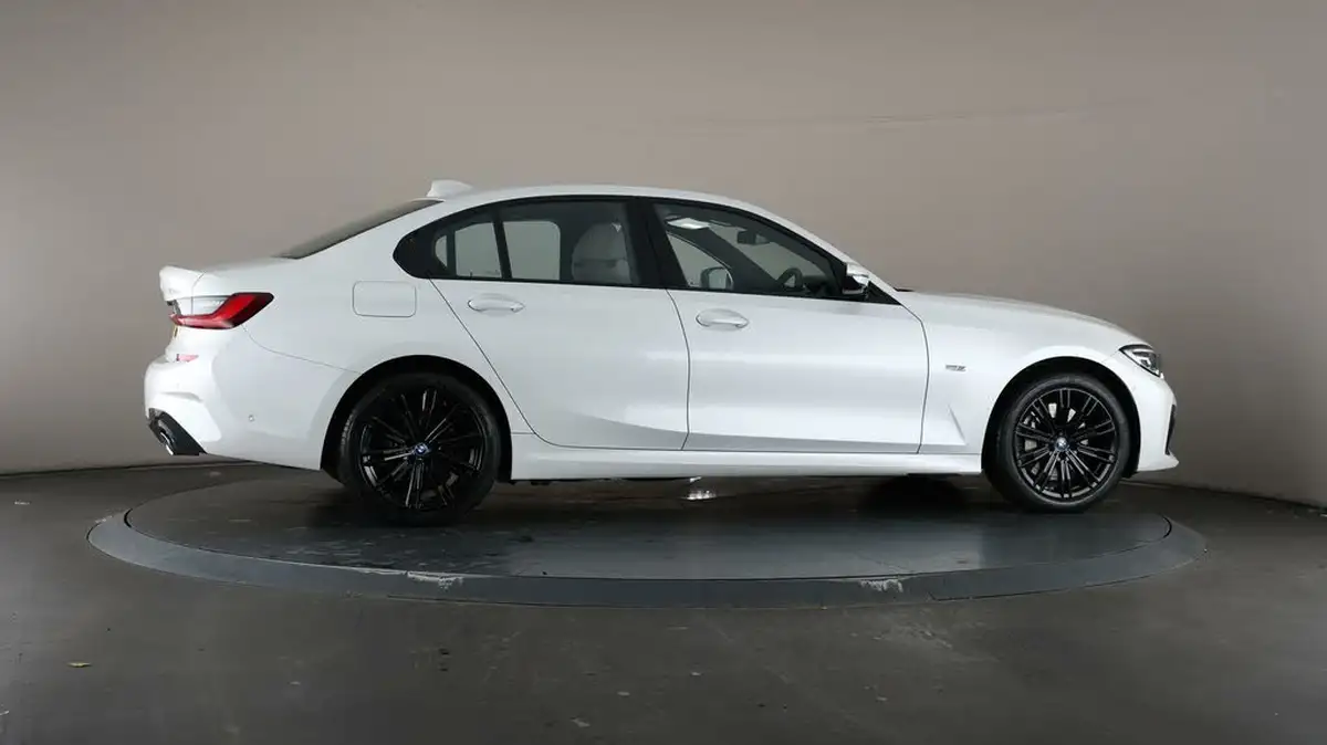 2022-bmw-3-series-20-330e-m-sport-pro-pack-saloon-4d-big-62
