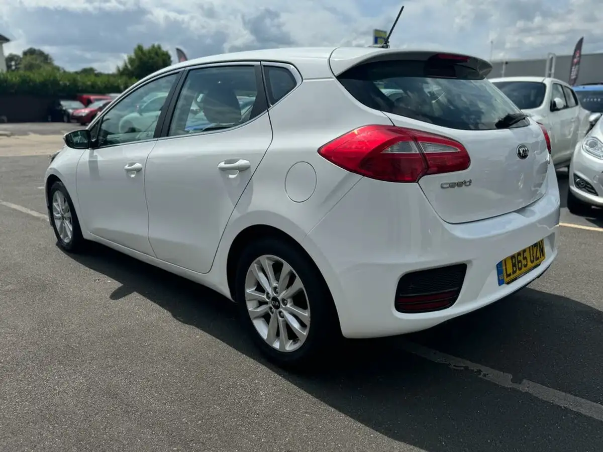 2016-kia-ceed-16crdi-2-hatchback-big-8