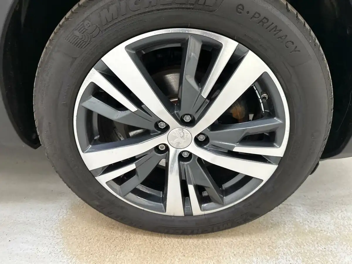 2023-peugeot-5008-suv-12-puretech-allure-premium-eat8-big-32