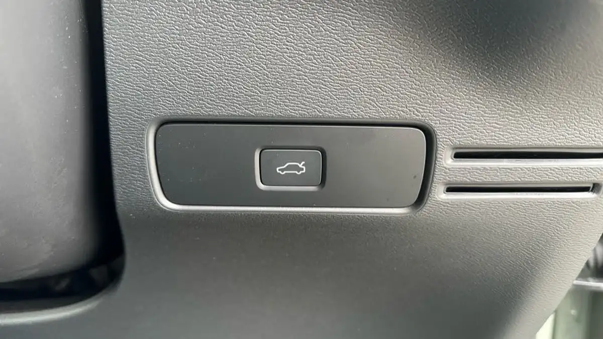 2024-volvo-xc40-20-b3-plus-big-27