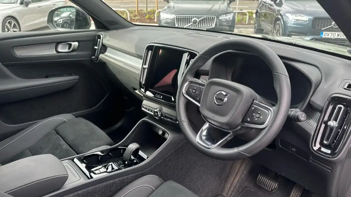 2024-volvo-xc40-20-b3-plus-big-3