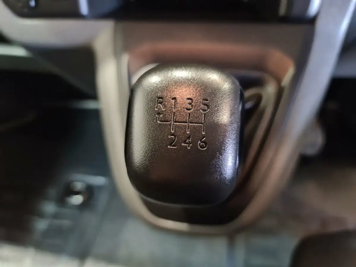 2022-peugeot-expert-20-bluehdi-professional-premium-standard-1400-big-25