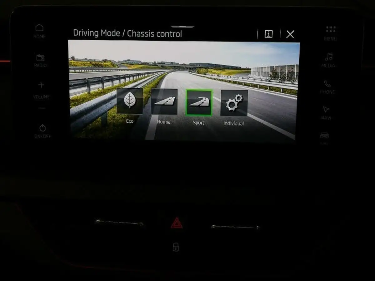 2024-skoda-kamiq-10-tsi-monte-carlo-116ps-dsg-big-18