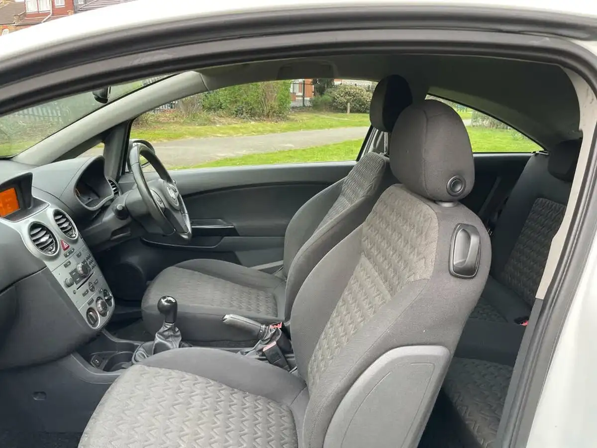 2013-vauxhall-corsa-12-energy-16v-3d-big-11