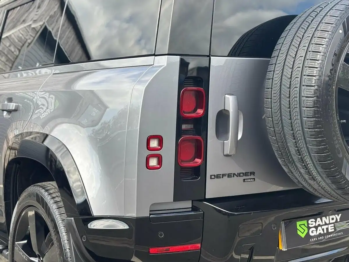 2022-land-rover-110-defender-30-d300-hard-top-hse-110-big-78