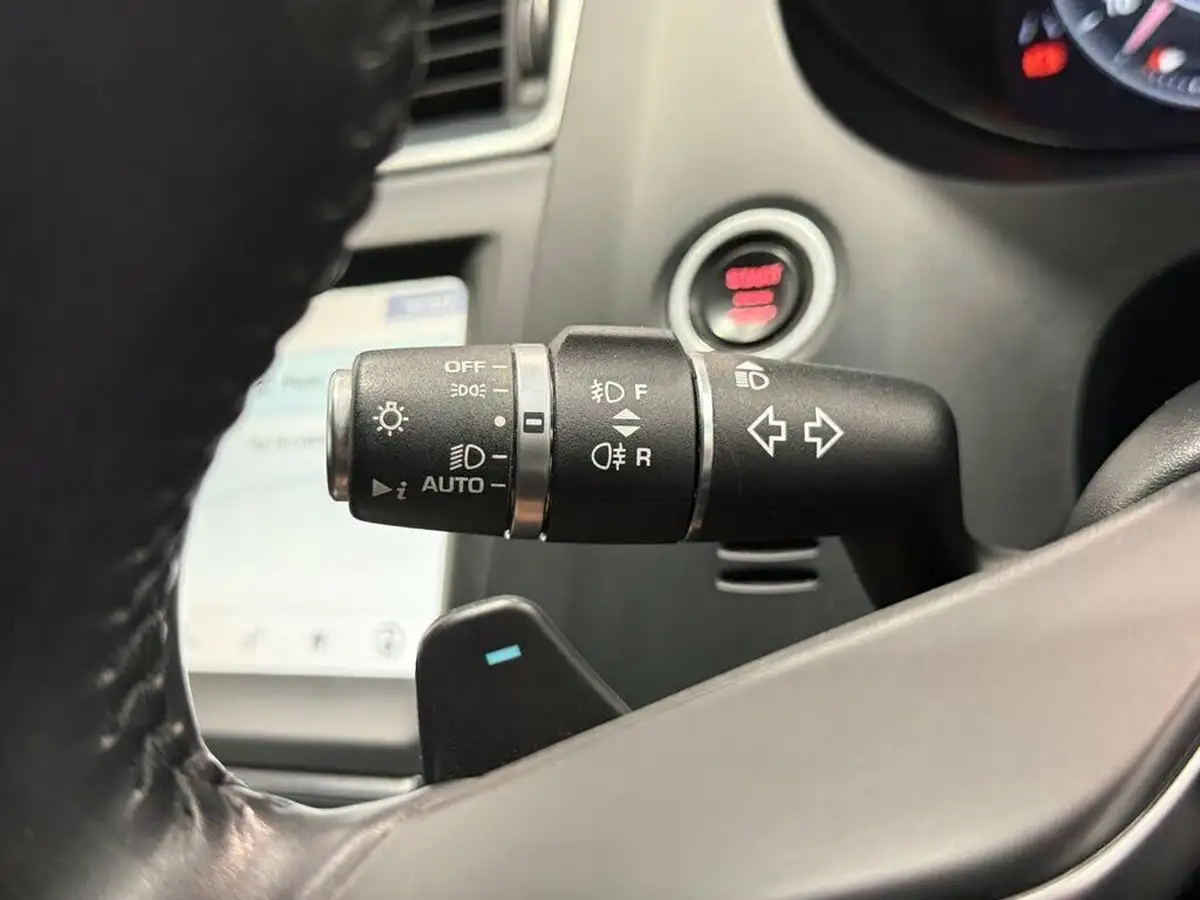 2020-jaguar-e-pace-20-i4d-chequered-flag-180ps-big-16