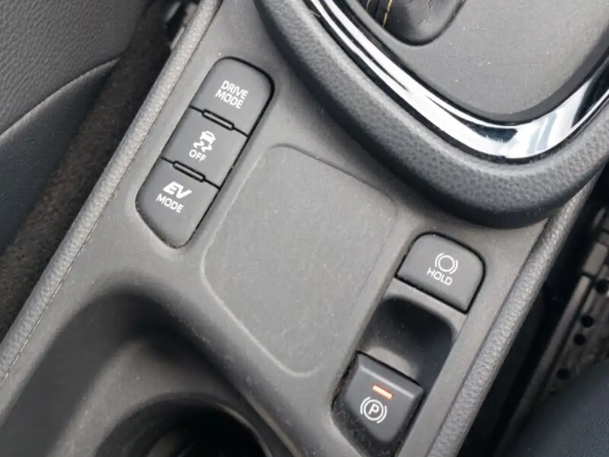 2022-toyota-yaris-cross-15-vvt-i-dynamic-big-13