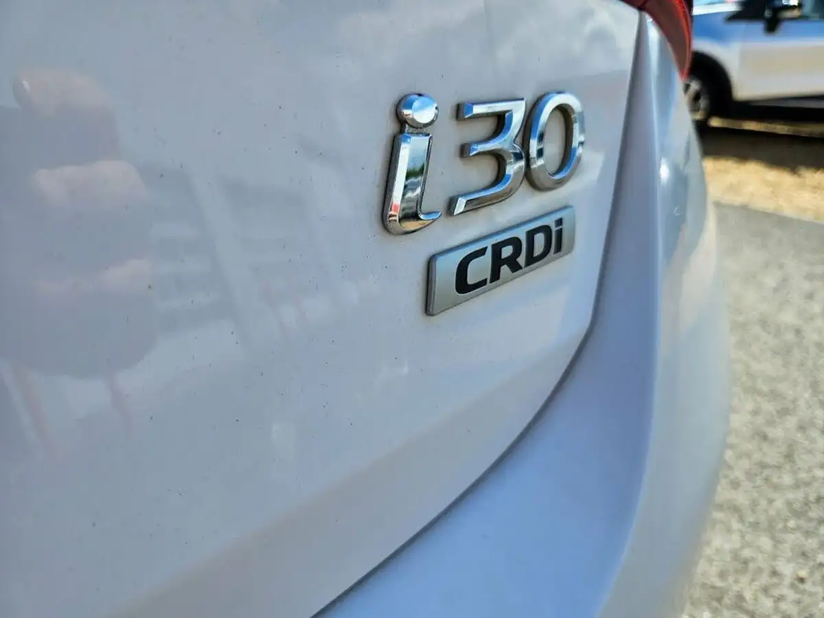 2014-hyundai-i30-16crdi-active-110ps-hatchback-5d-auto-big-22