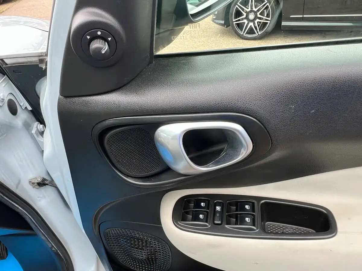 2013-fiat-500l-14-easy-big-30