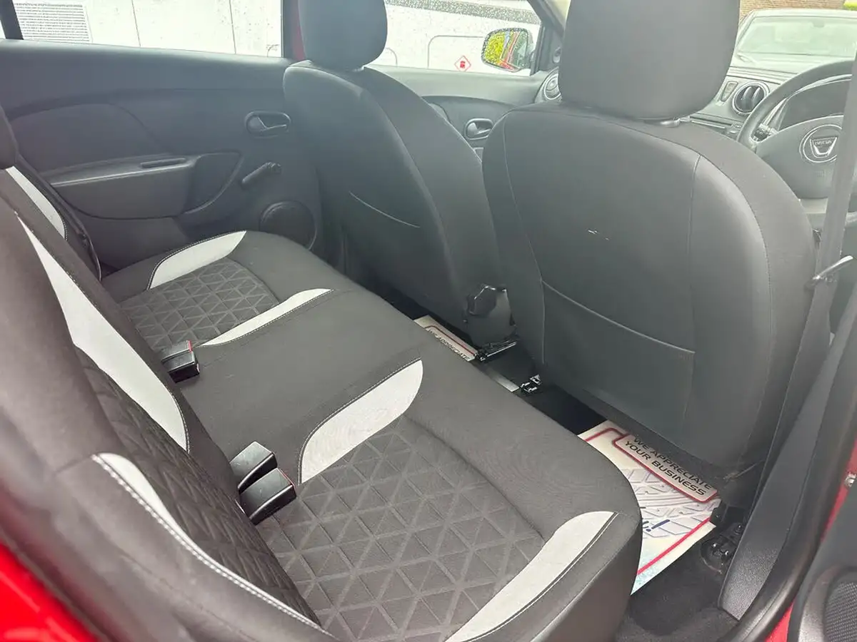 2013-dacia-sandero-stepway-09-ambiance-big-11