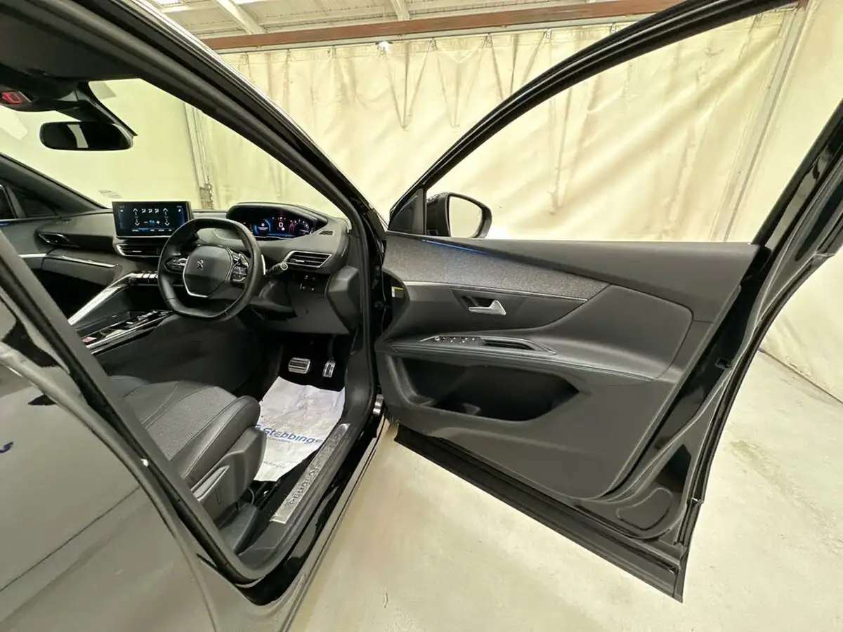 2023-peugeot-5008-suv-12-puretech-allure-premium-eat8-big-8