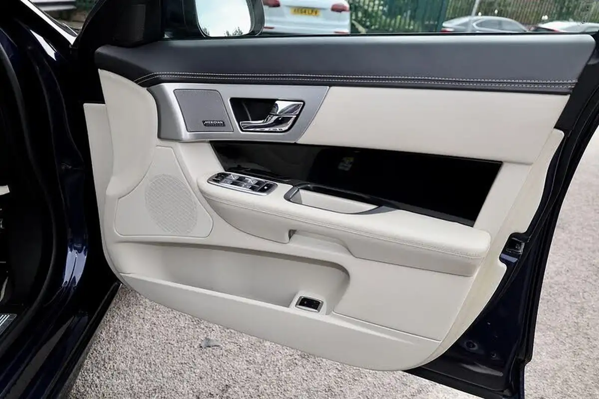 2014-jaguar-xf-30td-s-portfolio-saloon-4d-big-31