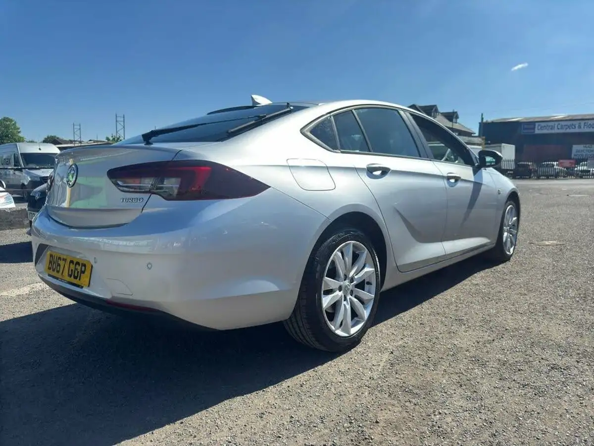 2017-vauxhall-insignia-grand-sport-15-turbo-design-165ps-big-1