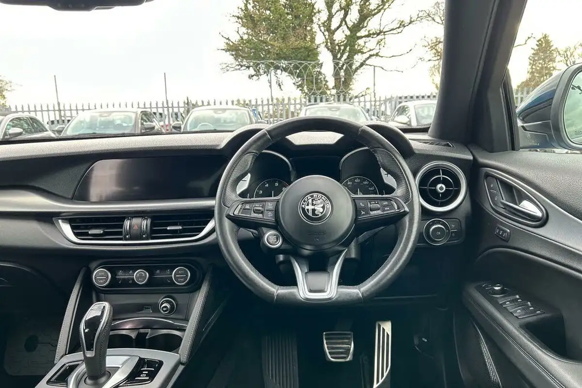 2022-alfa-romeo-stelvio-20-veloce-big-14