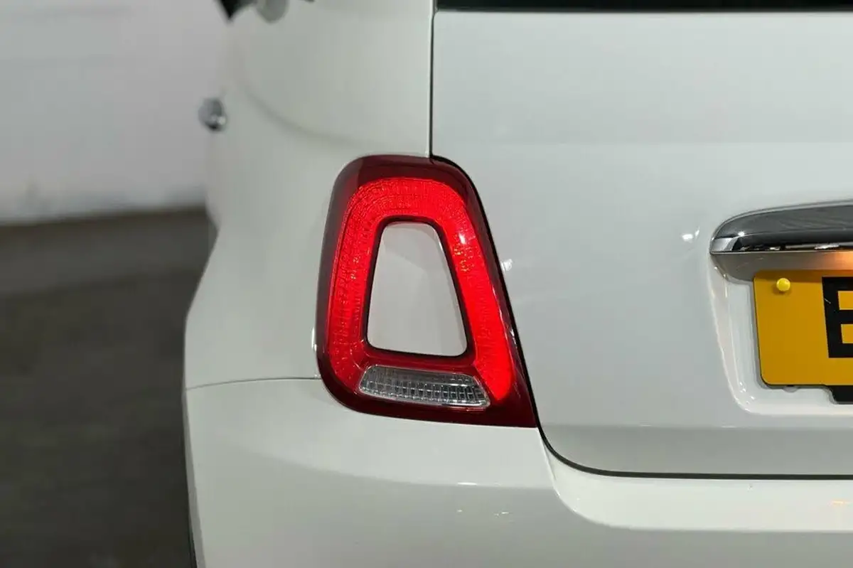 2023-fiat-500-10-big-14