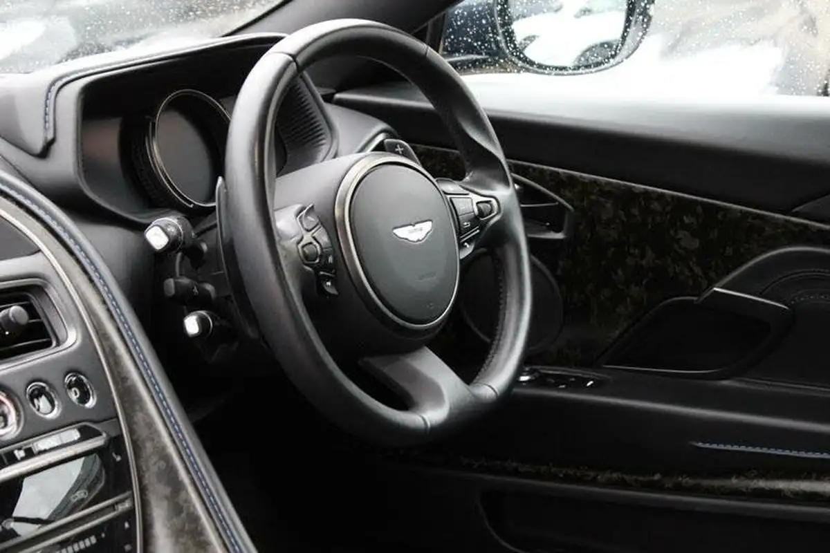 2018-aston-martin-db11-40-v8-big-16