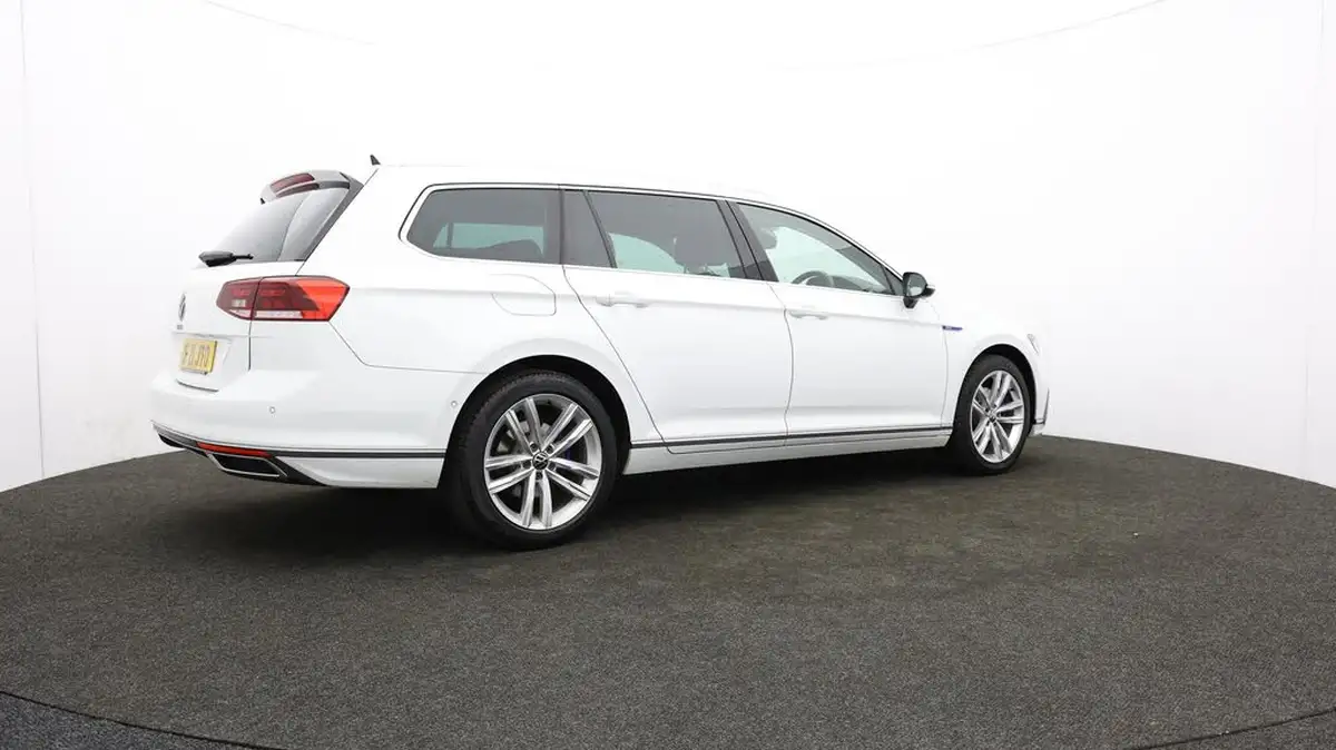 2021-volkswagen-passat-14-tsi-gte-estate-5d-big-36