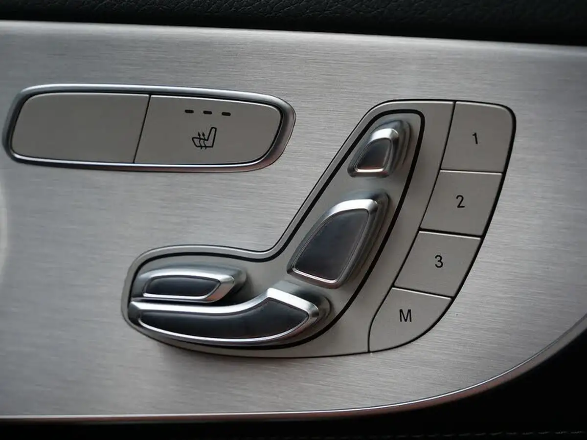 2018-mercedes-benz-c-class-21d-c250d-amg-line-premiumss-coupe-2d-big-17