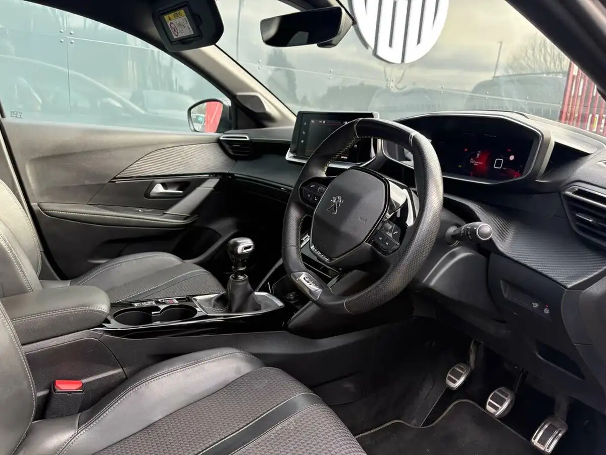 2020-peugeot-208-12-puretech-gt-line-100bhp-big-18