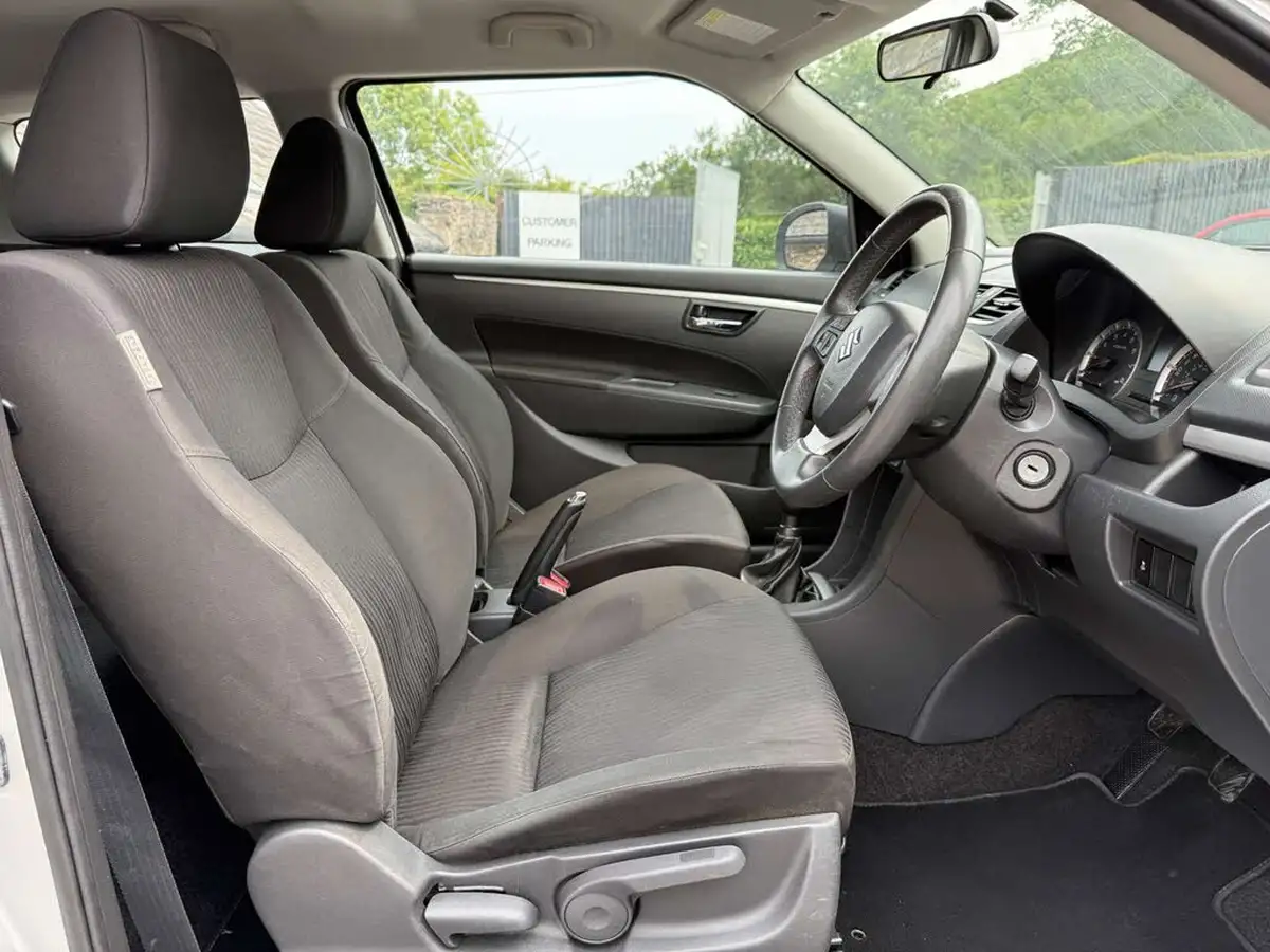 2011-suzuki-swift-12-sz3-3d-big-18