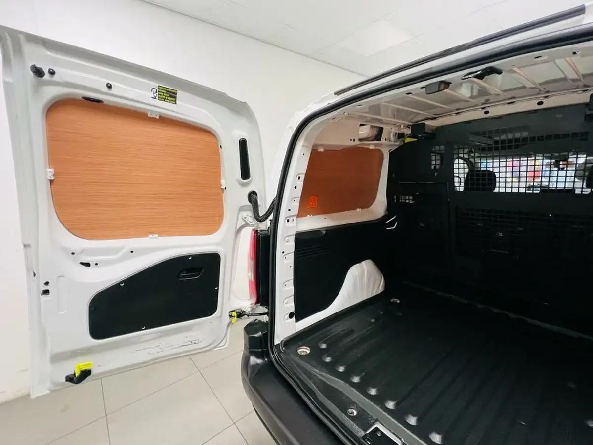 2020-peugeot-partner-15-bluehdi-950-professional-100ps-eu6dt-long-panel-big-10