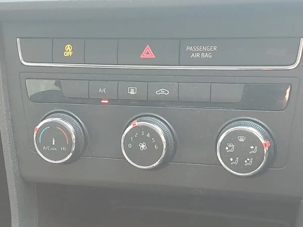 2019-seat-leon-15-tsi-evo-se-hatchback-big-11