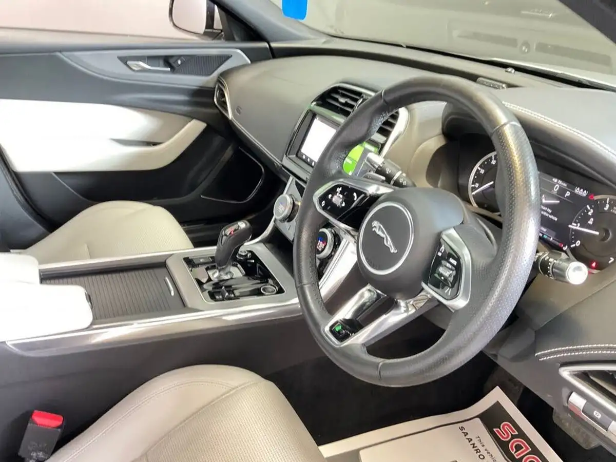 2019-jaguar-xe-20i-r-dynamic-s-250ps-big-23