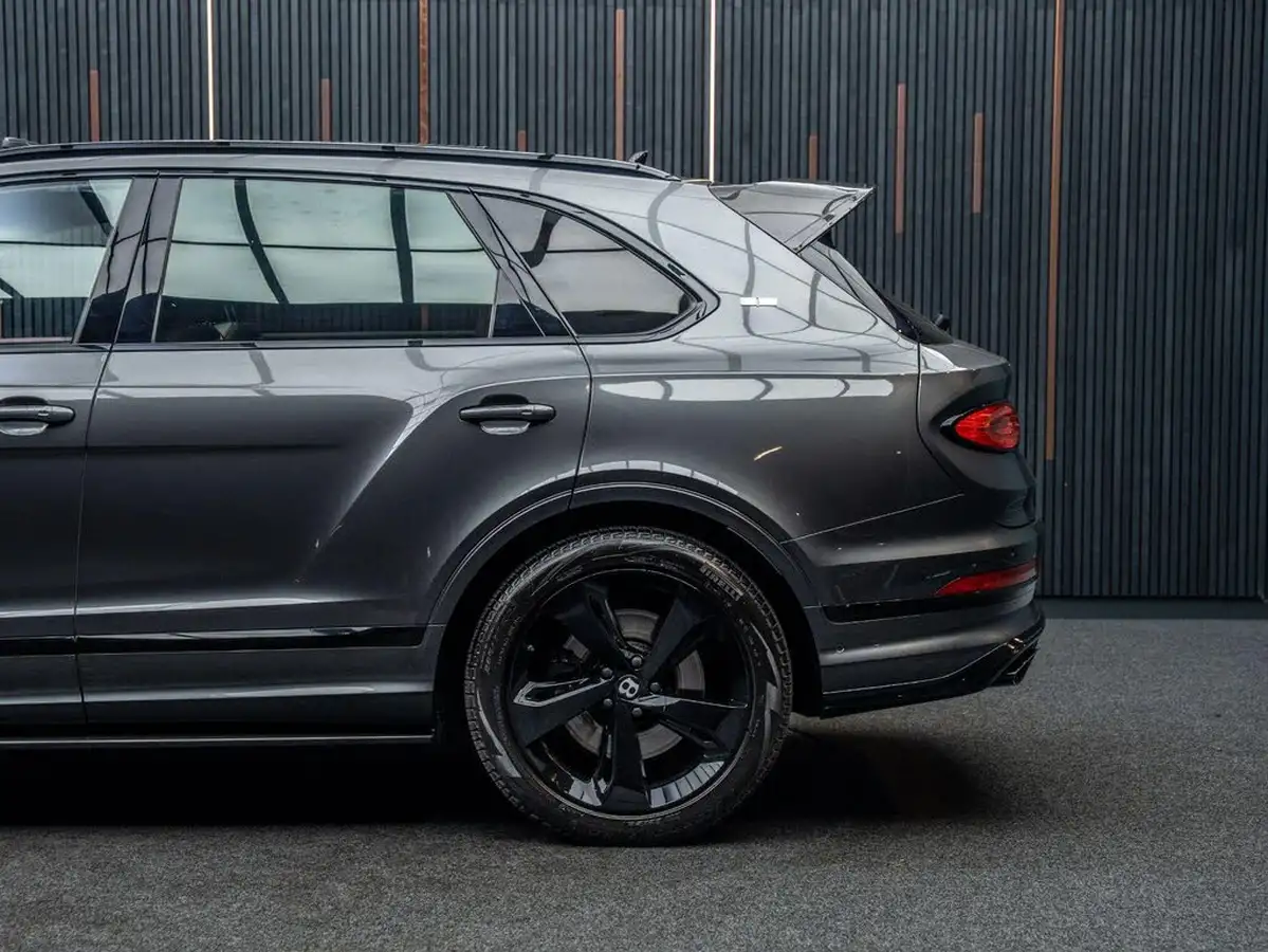 2019-bentley-bentayga-40-v8-big-16