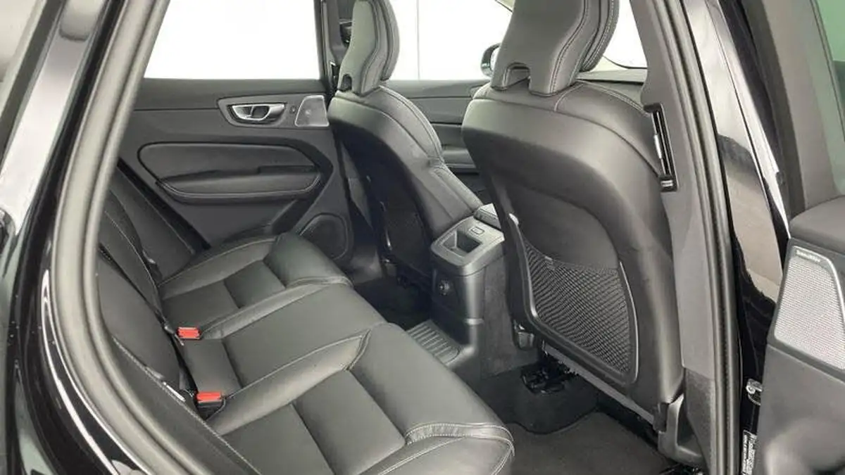2024-volvo-xc60-20-t8-ultimate-dark-big-24