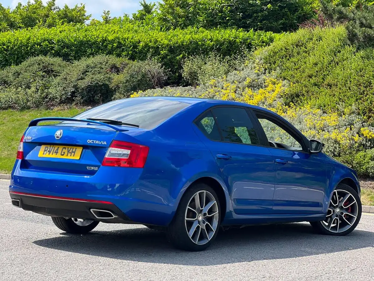 2014-skoda-octavia-20tdi-vrs-hatchback-dsg-big-8