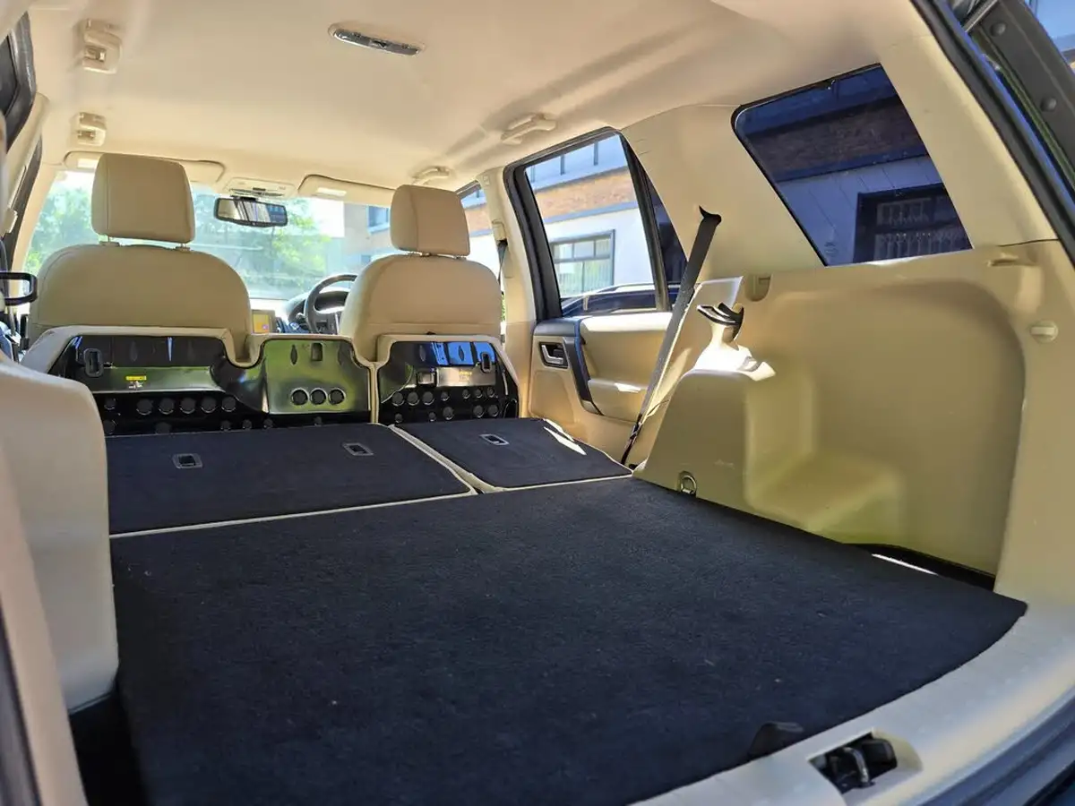 2011-land-rover-freelander-2-big-16
