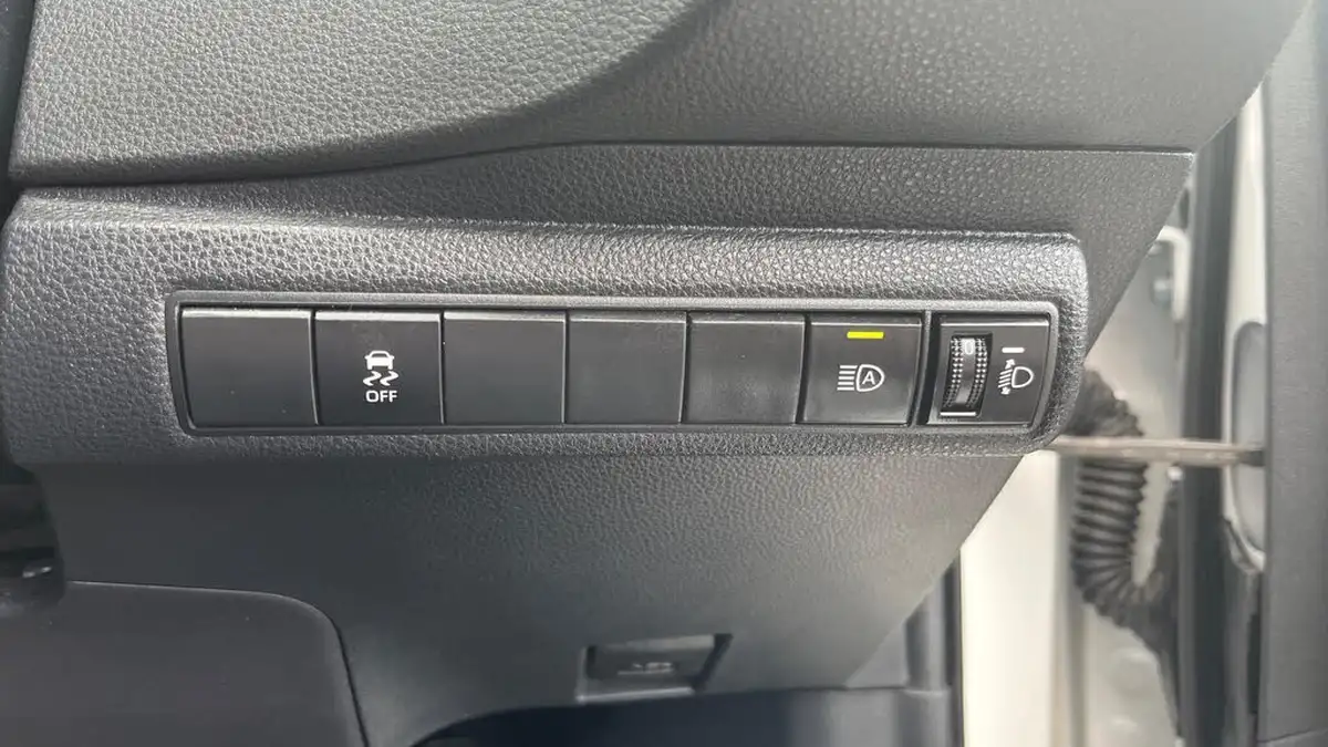 2022-toyota-corolla-18-vvt-i-icon-120bhp-spare-wheel-touring-sports-5d-big-19