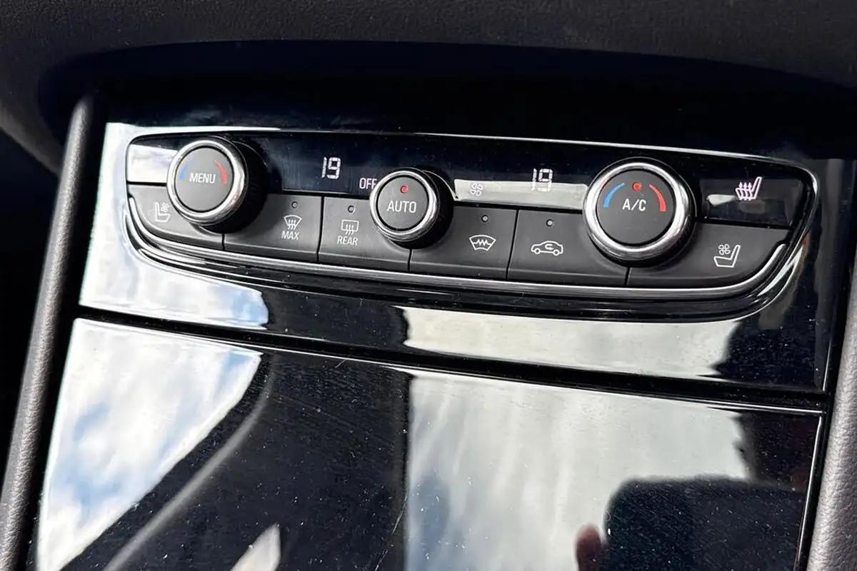 2019-vauxhall-grandland-x-12-elite-nav-big-21
