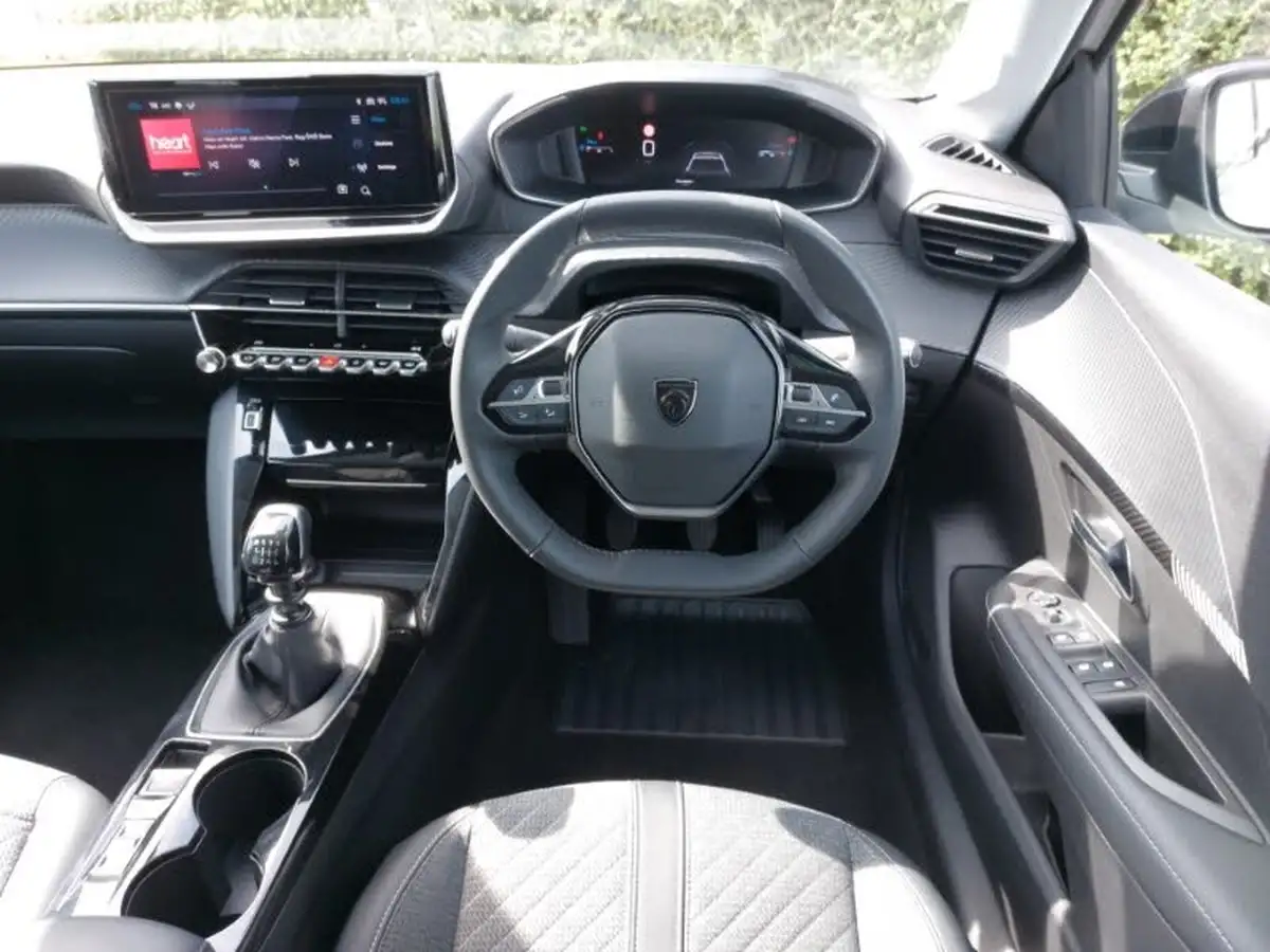 2024-peugeot-208-12-puretech-allure-big-6