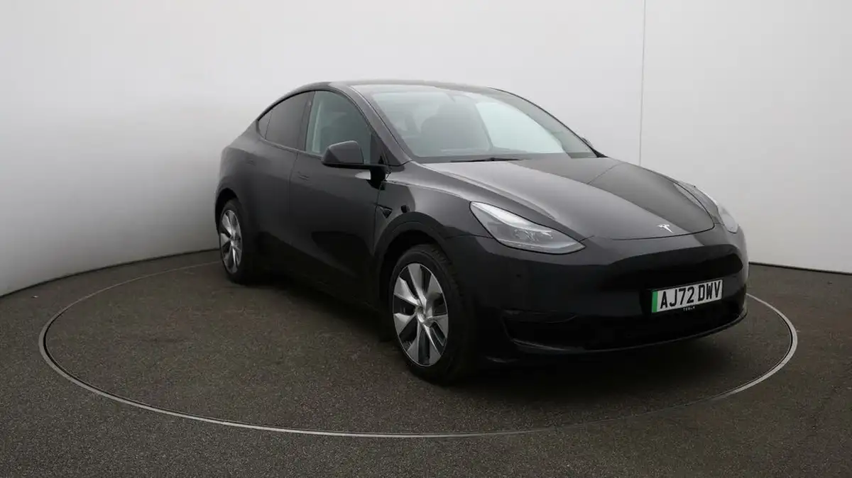 2022-tesla-model-y-e-long-range-big-34