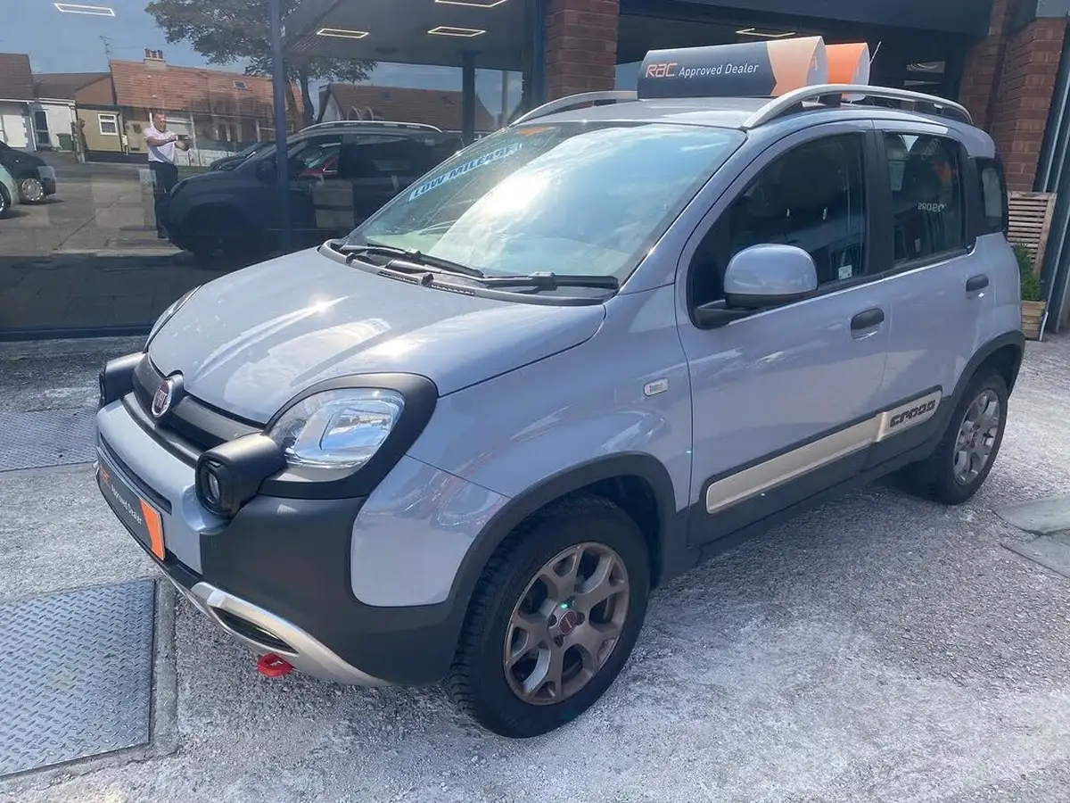 2018-fiat-panda-12-city-cross-style-pack-big-1