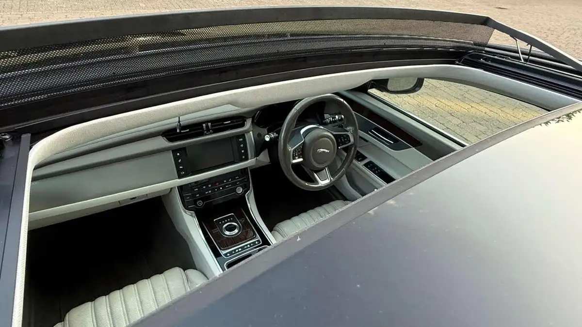 2017-jaguar-xf-20td-portfolio-240ps-awd-saloon-4d-1998cc-auto-big-15