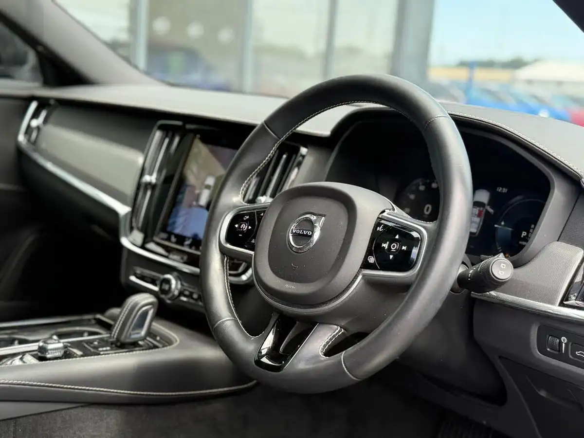 2021-volvo-v90-20-t6-r-design-340bhp-big-2