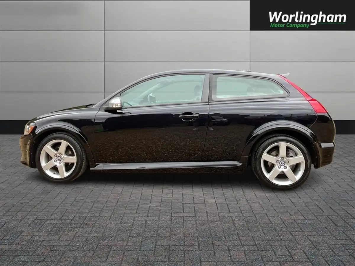 2009-volvo-c30-16-r-design-big-3