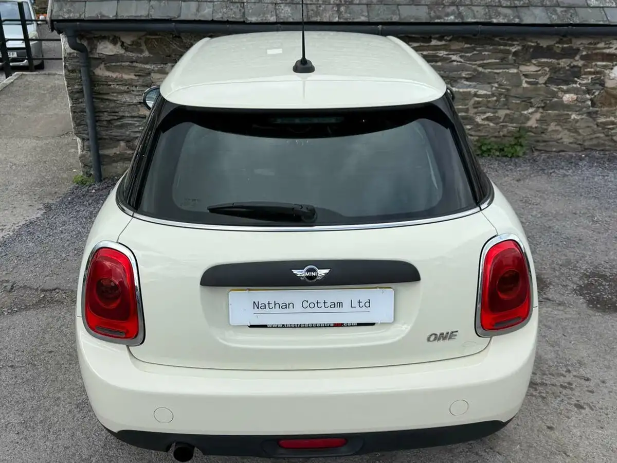 2015-mini-cooper-12-one-ss-5d-big-13